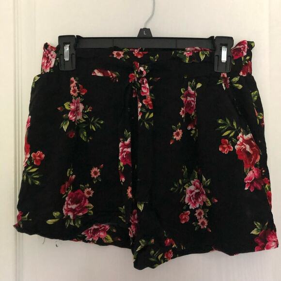 Women's Bermuda‎ Shorts Tie Front Mid Rise Pull On Floral  Black Red Size Medium - Picture 1 of 7